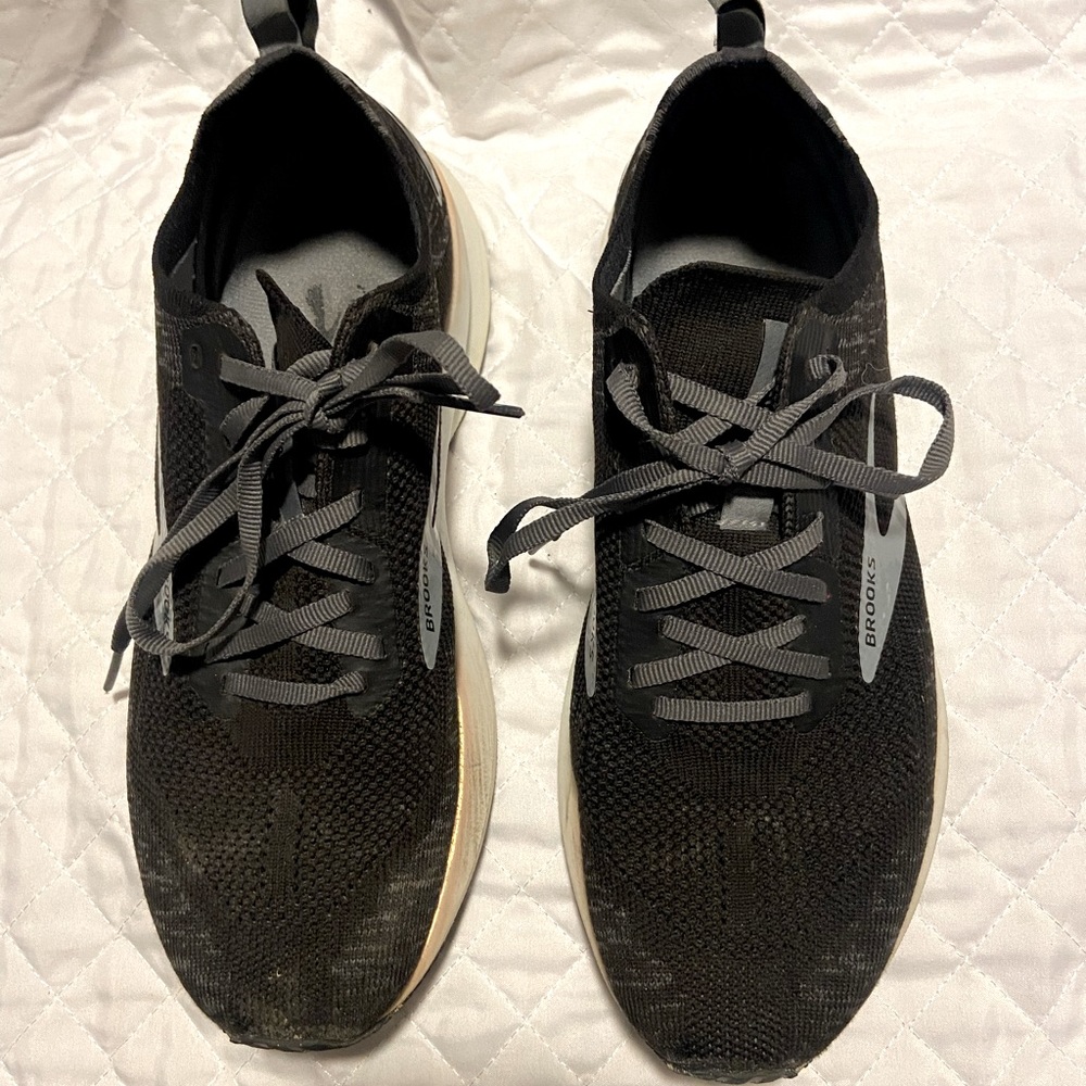 Brooks Levitate 4 Tennis Shoes